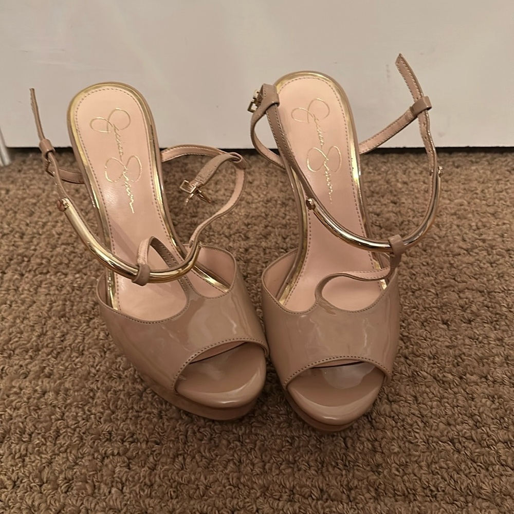 Jessica Simpson nude heel. Size 8.5. Hardly worn.